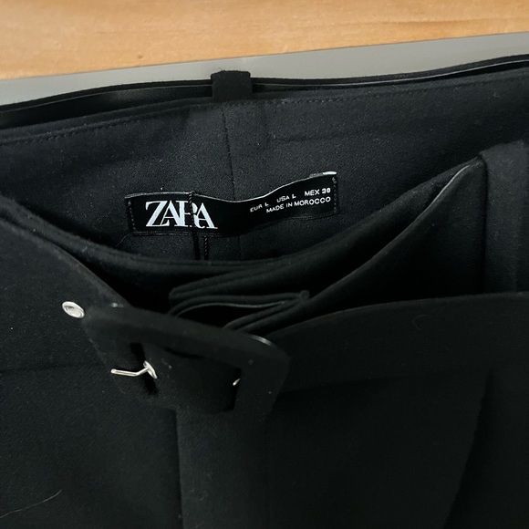 Zara High Rise Dress Shorts, Size Large - Picture 3 of 6